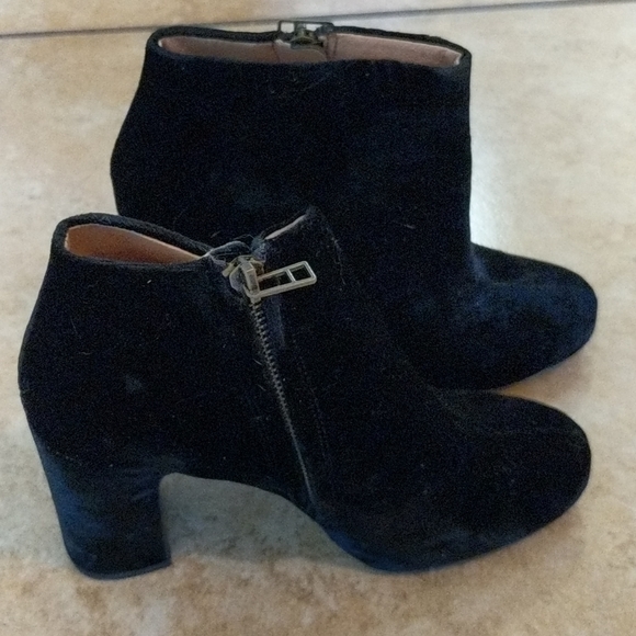 Madewell Shoes - BOGO! Madewell velvet heels 6.5